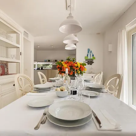 Maison Elle فيلة كاروفينيو